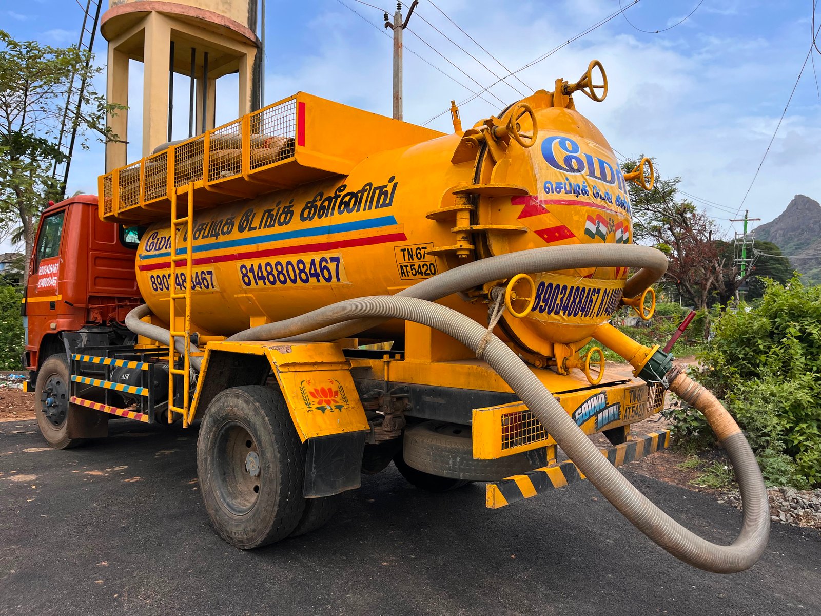 24/7 Service Truck